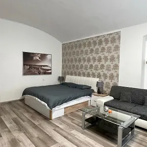 wenceslas-square-two-floor-apartment.praguehotelsweb.com/